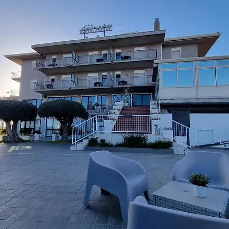 Lachea 호텔 아찌트라자