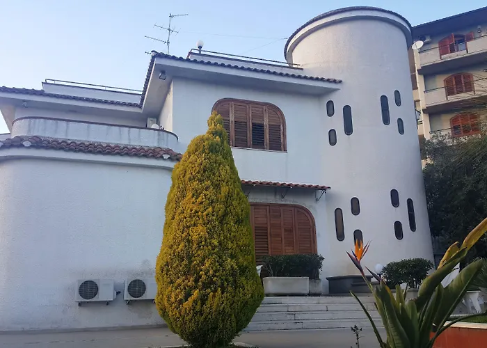 Lachea 호텔 아찌트라자