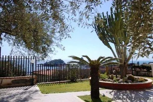 Lachea أكيتْريتْسا